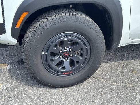 Used 2026 Nissan Frontier PRO-4X AWD/4WD image 5