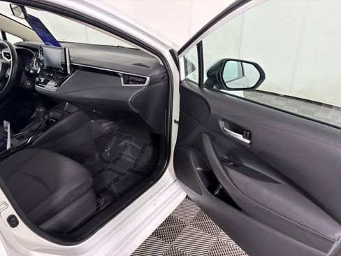 Used 2021 Toyota Corolla LE FWD image 31
