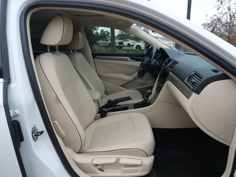 Used 2017 Volkswagen Passat 1.8T SE w/ SE Lighting Package image 15