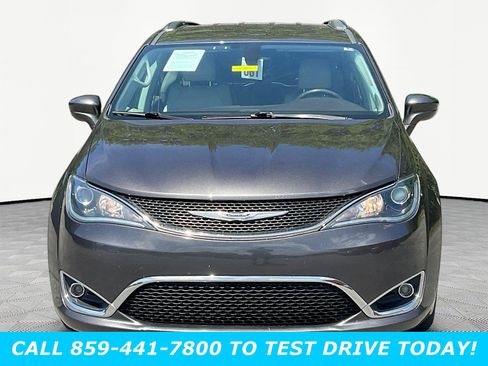 Used 2019 Chrysler Pacifica Touring-L Plus FWD image 2