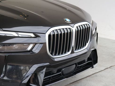 Used 2023 BMW X7 xDrive40i w/ M Sport Package image 12