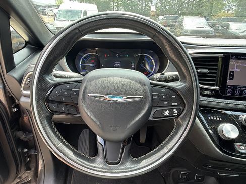 Used 2019 Chrysler Pacifica Limited w/ S Appearance Package FWD image 27