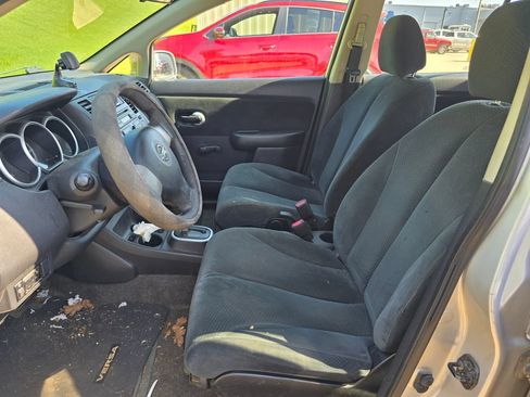 Used 2011 Nissan Versa 1.8 S FWD image 3
