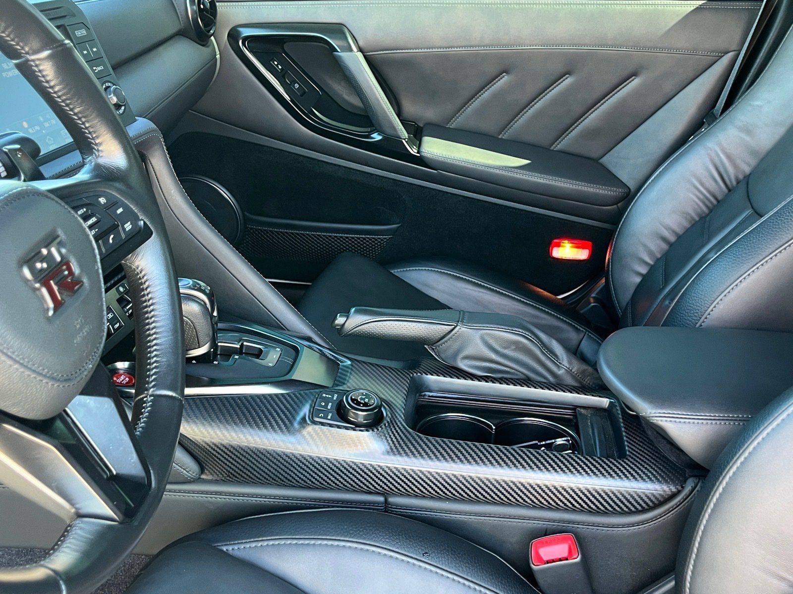 Used 2024 Nissan GT-R Premium w/ Premium Interior Package AWD/4WD image 18