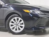 Used 2020 Toyota Camry LE image 5