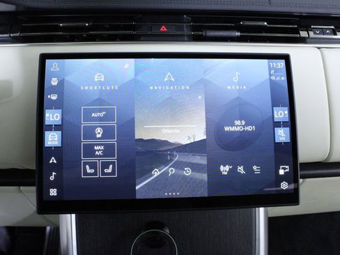 Used 2024 Land Rover Range Rover Long Wheelbase SE image 28