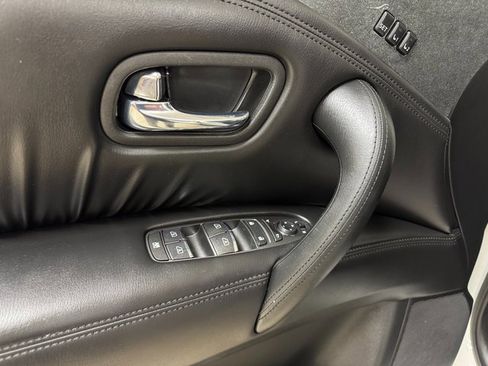 Used 2024 Nissan Armada SL w/ Midnight Edition Package image 7