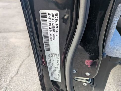 Certified 2024 Jeep Compass Latitude image 31