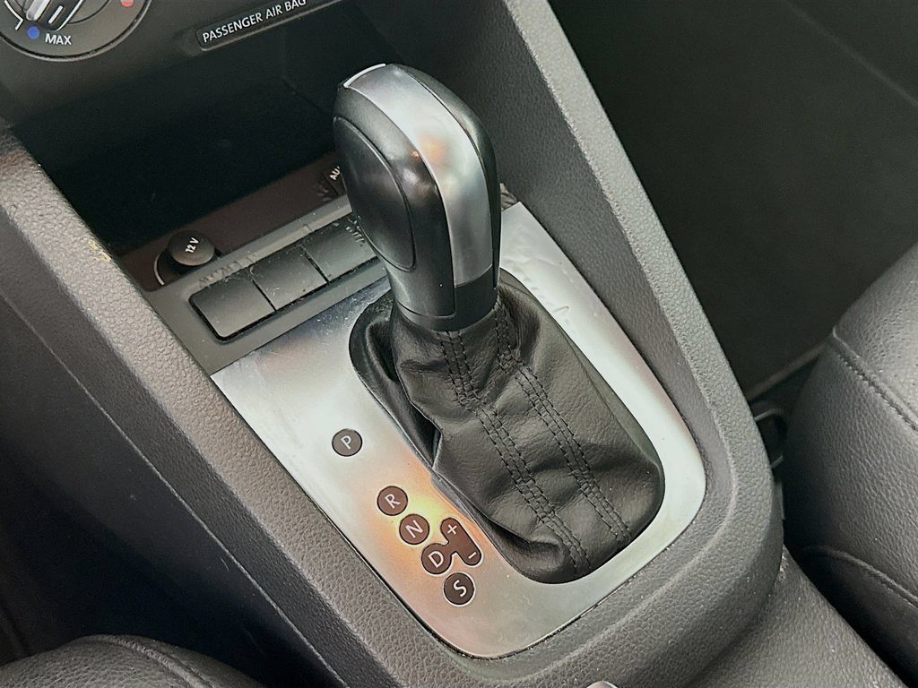 Used 2011 Volkswagen Jetta SE FWD image 17