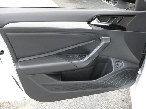 Used 2021 Volkswagen Jetta R-Line w/ R-Line Cold Weather Package image 10