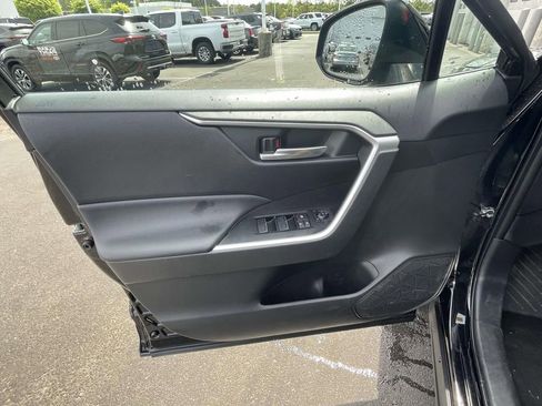Used 2025 Toyota RAV4 XLE image 27