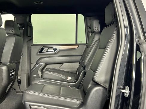 Used 2025 GMC Yukon XL Denali AWD/4WD image 19