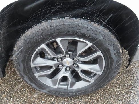 Used 2024 Chevrolet Silverado 1500 LT AWD/4WD image 15