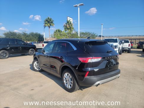 Used 2021 Ford Escape SE image 5