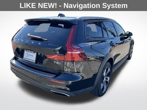 Used 2020 Volvo V60 T5 Cross Country image 11