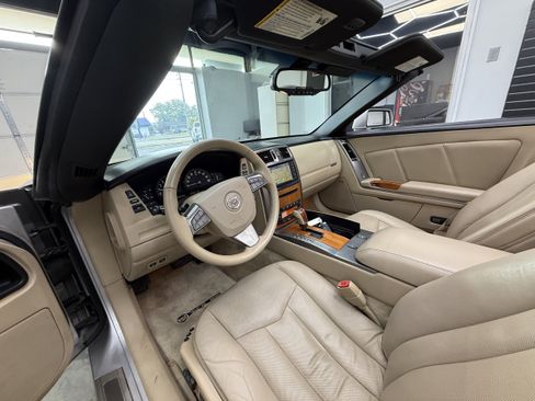 Used 2008 Cadillac XLR RWD image 10