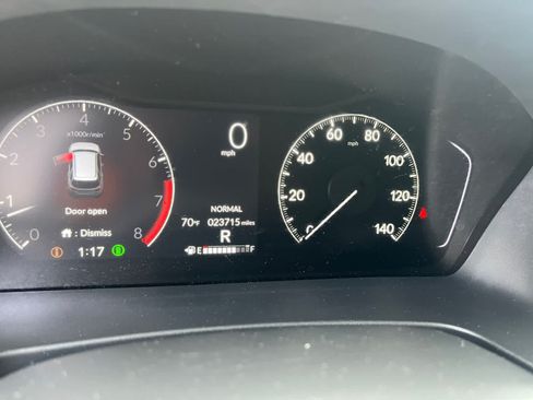 Used 2025 Honda Pilot Sport image 5