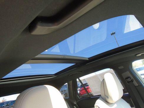 Used 2023 Mercedes-Benz GLC 300 4MATIC image 16