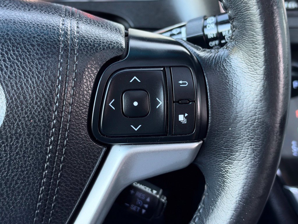 Used 2017 Toyota Sienna SE Premium w/ Outdoor Package FWD image 32