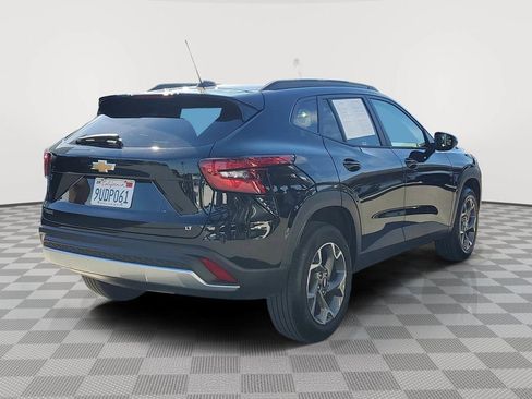 Used 2025 Chevrolet Trax LT image 3