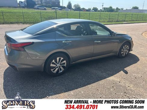 Used 2022 Nissan Altima 2.5 S FWD image 9
