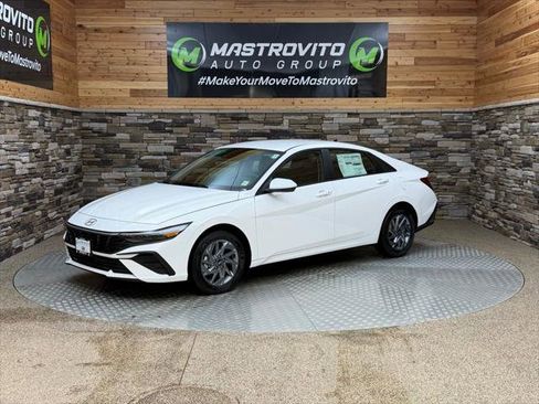 New 2026 Hyundai Elantra Hybrid FWD image 5