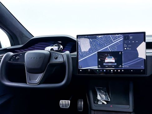Used 2023 Tesla Model X image 3