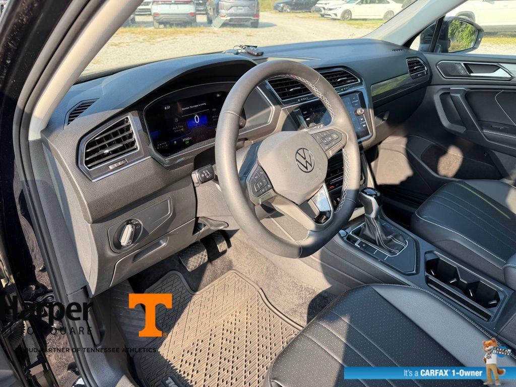 Used 2024 Volkswagen Tiguan SE w/ Panoramic Sunroof Package FWD image 13