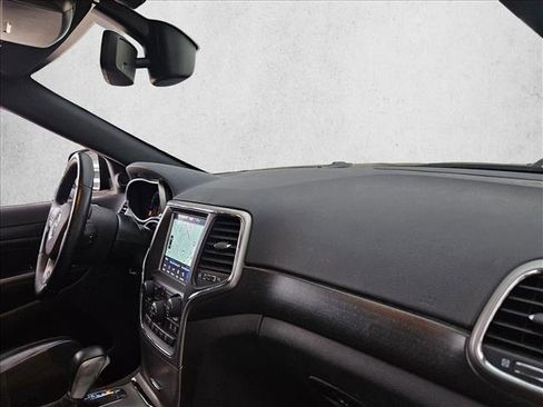 Used 2018 Jeep Grand Cherokee Altitude image 25