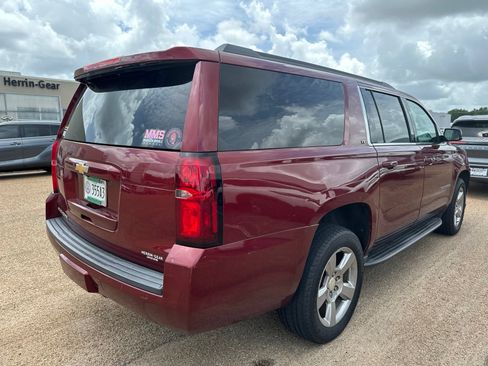 Used 2020 Chevrolet Suburban LT w/ Luxury Package RWD image 9
