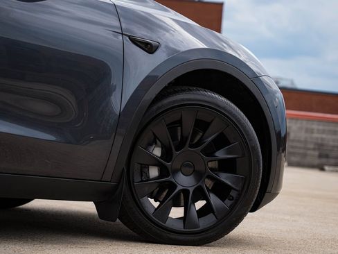 Used 2024 Tesla Model Y Long Range AWD/4WD image 7