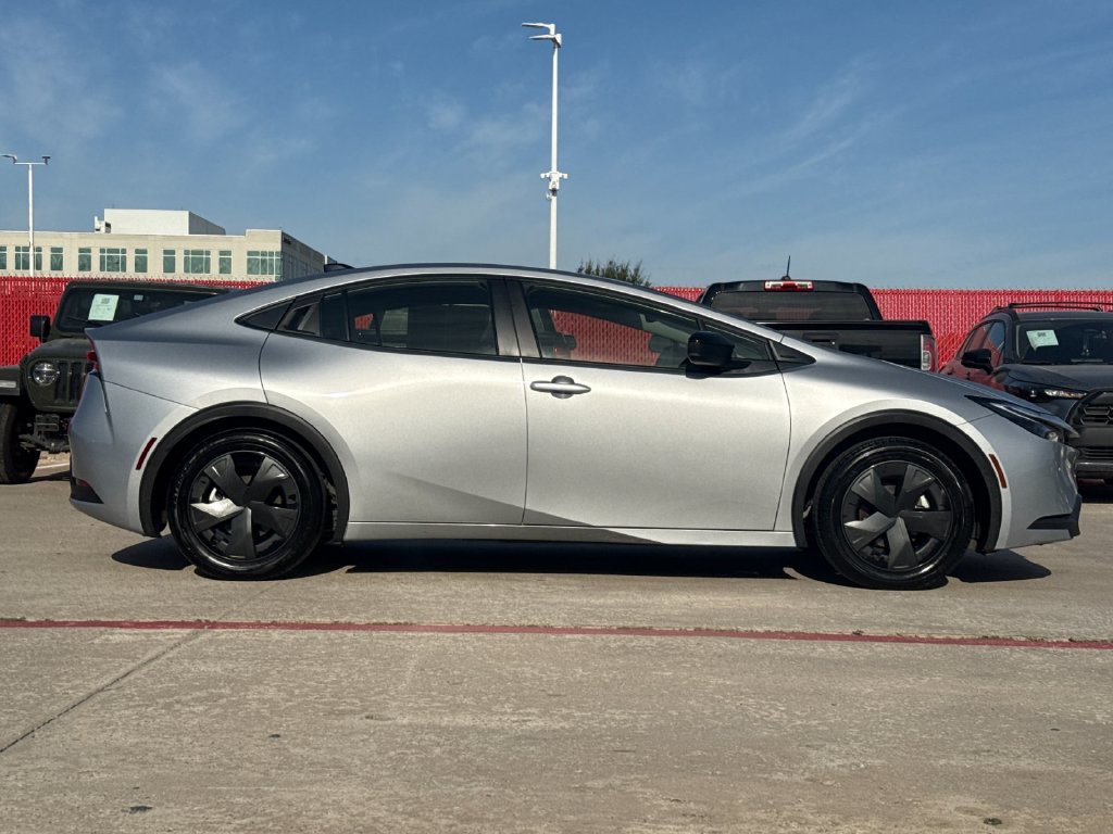 Used 2026 Toyota Prius LE FWD image 7