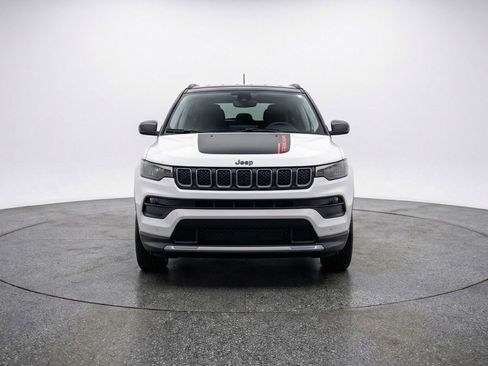 Used 2025 Jeep Compass Trailhawk AWD/4WD image 2