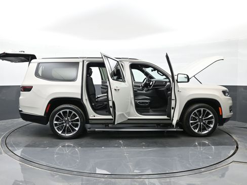 Used 2022 Jeep Wagoneer Series III w/ Premium Group I image 48