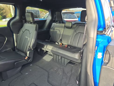 New 2026 Chrysler Pacifica Select image 19