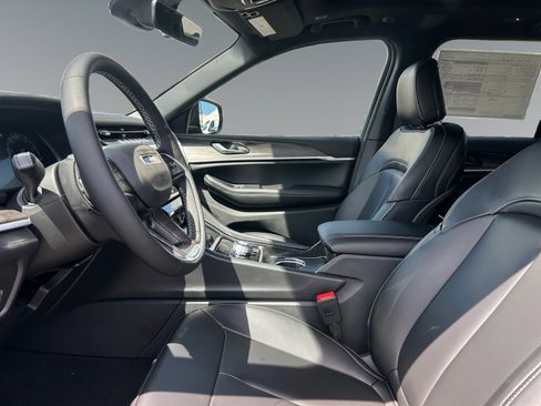 New 2026 Jeep Grand Cherokee Limited RWD image 9