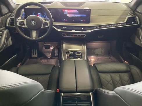 Used 2023 BMW X7 xDrive40i w/ M Sport Package AWD/4WD image 31