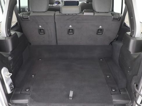 Used 2024 Jeep Wrangler Unlimited AWD/4WD image 28