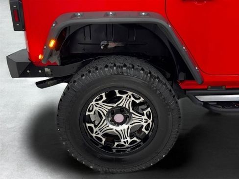 Used 2018 Jeep Wrangler Unlimited Sahara AWD/4WD image 29