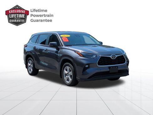 Used 2023 Toyota Highlander LE image 1