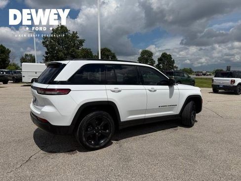 Used 2022 Jeep Grand Cherokee Altitude AWD/4WD image 15