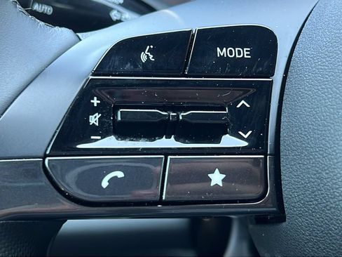 Used 2025 Hyundai Elantra SEL FWD image 19