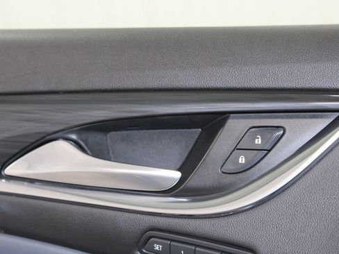 Used 2022 Buick Enclave Premium image 40