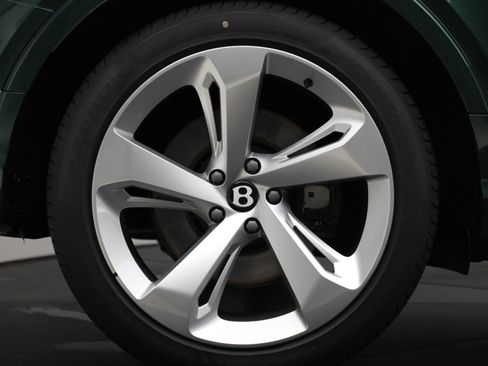 New 2025 Bentley Bentayga image 47