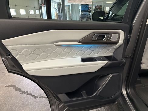 New 2026 Ford Explorer Platinum image 24
