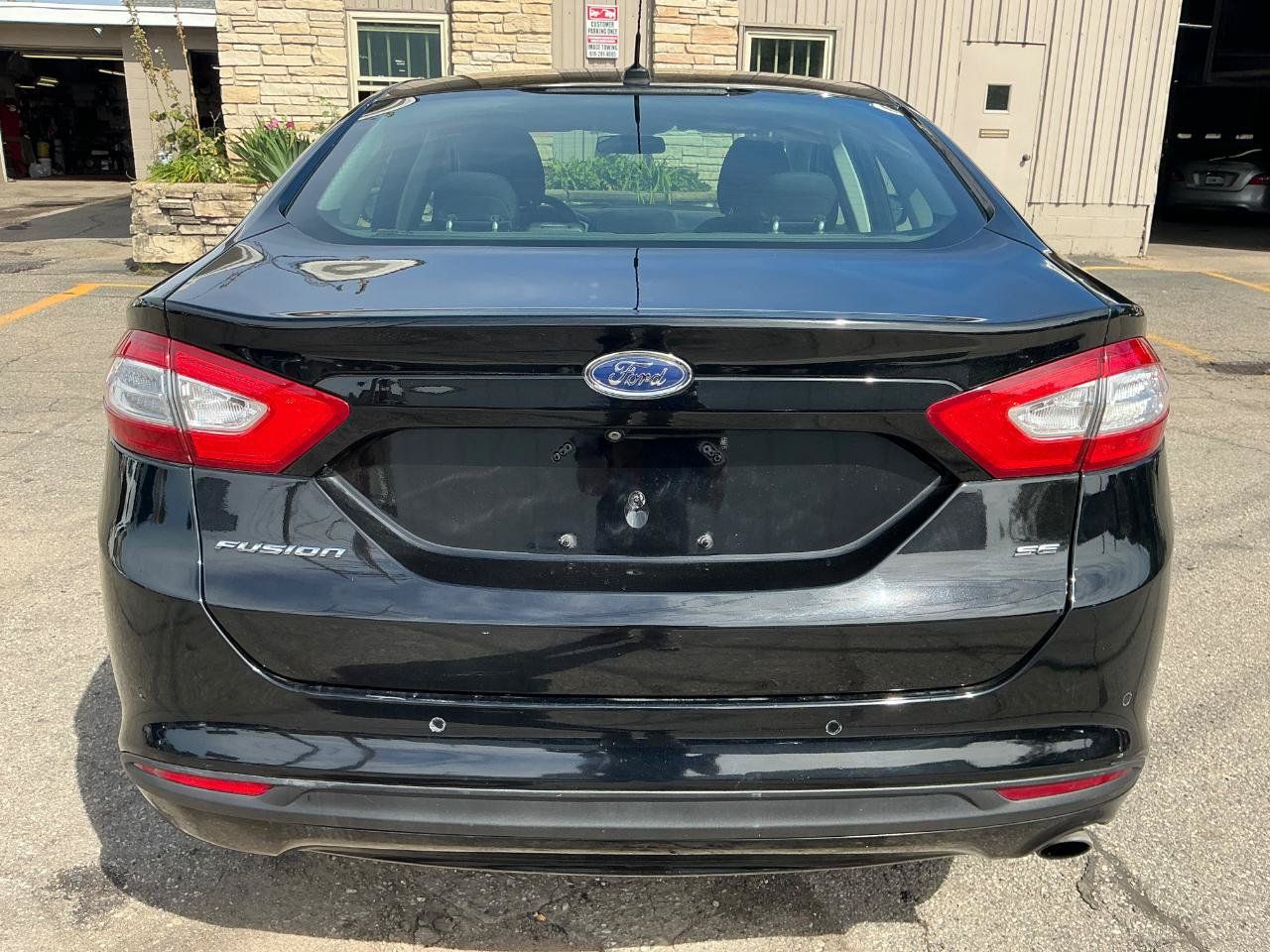 Used 2016 Ford Fusion SE FWD image 5