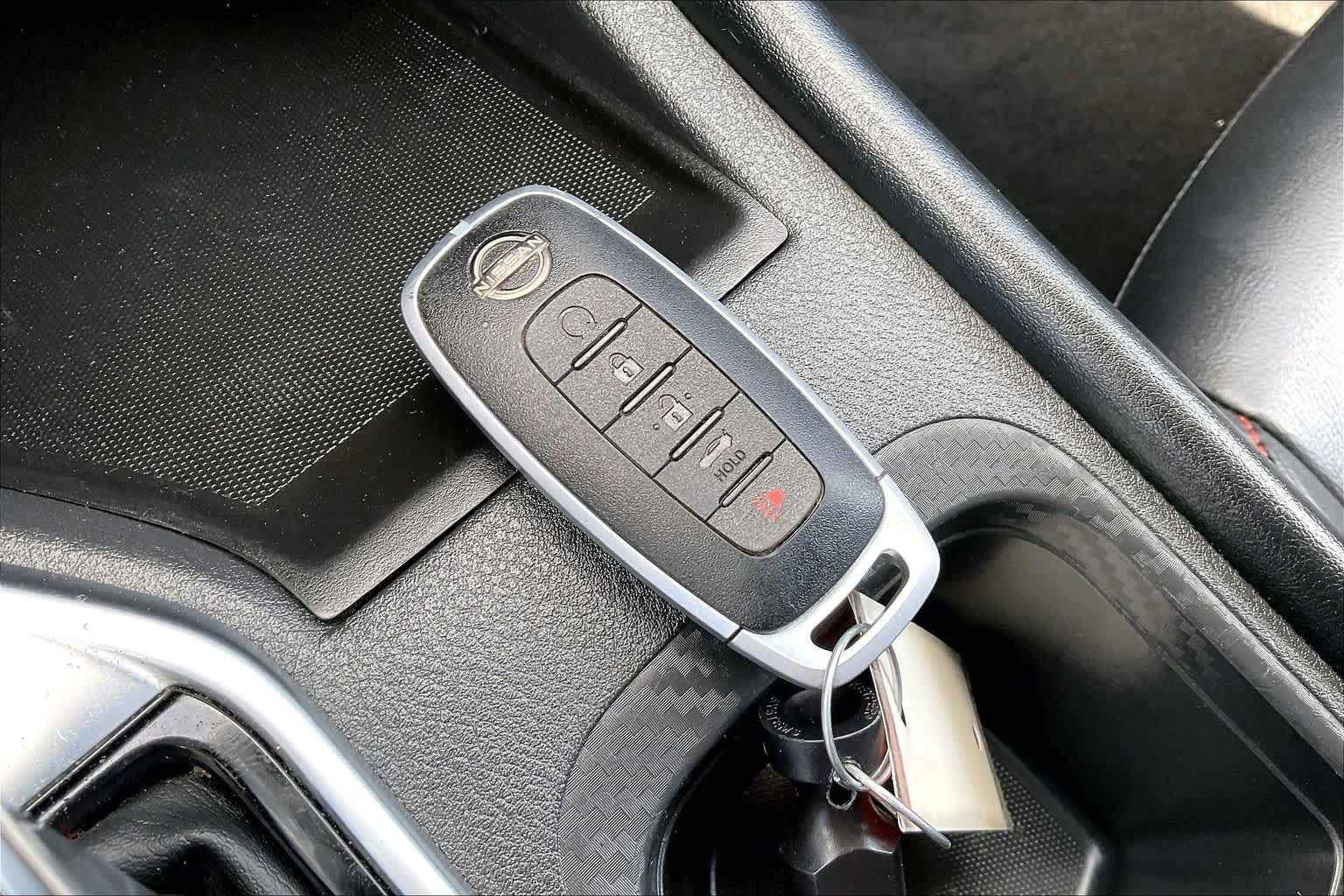 Used 2025 Nissan Sentra SR w/ SR Premium Package FWD image 14