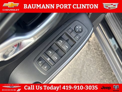 Used 2022 Jeep Cherokee Limited AWD/4WD image 12