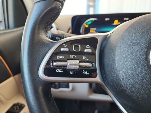 Used 2022 Mercedes-Benz GLB 250 w/ Premium Package Lite image 24