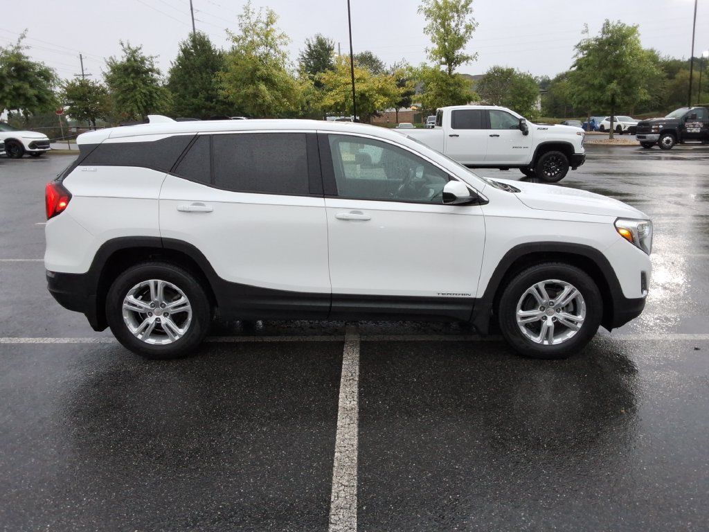 Used 2019 GMC Terrain SLE w/ LPO, Floor Liner Package AWD/4WD image 4